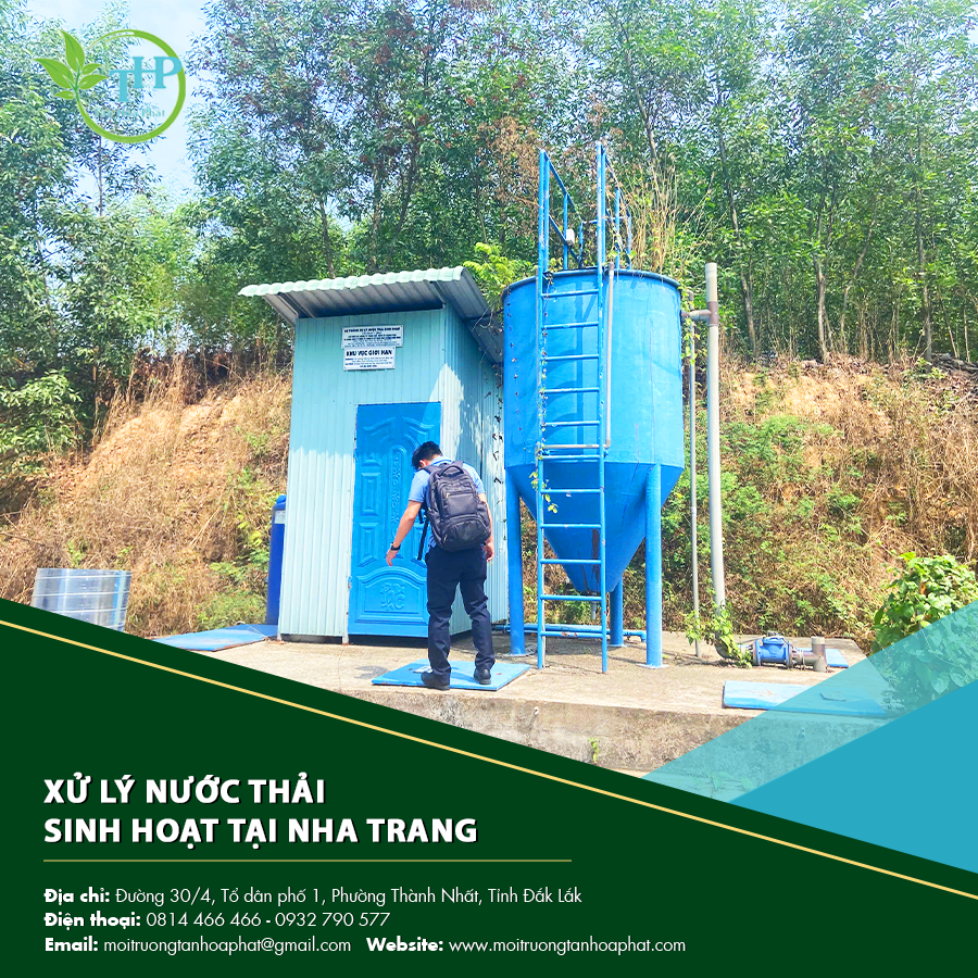 Nhân viên công ty xử lý nước thải tại Nha Trang đang vận hành hệ thống.