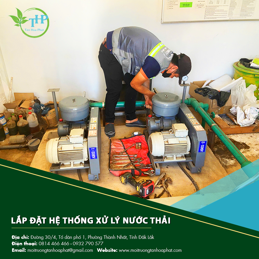 "Kỹ sư đang tiến hành lắp đặt hệ thống xử lý nước thải cho nhà máy sản xuất."