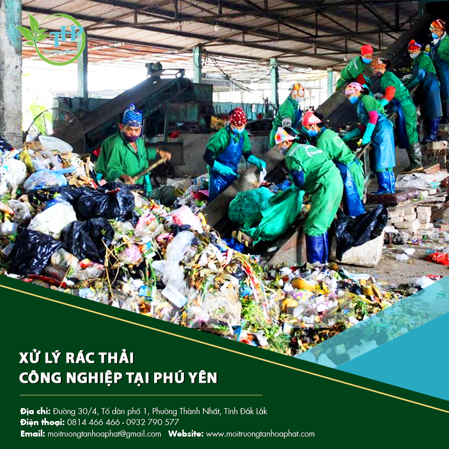 "Nhân viên xử lý rác thải công nghiệp tại Phú Yên theo tiêu chuẩn an toàn."
